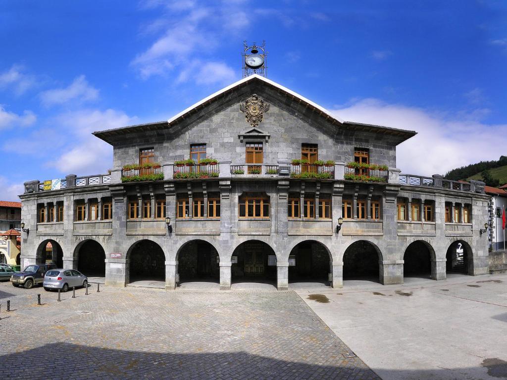 Hostal Jai Alai Leitza  Buitenkant foto