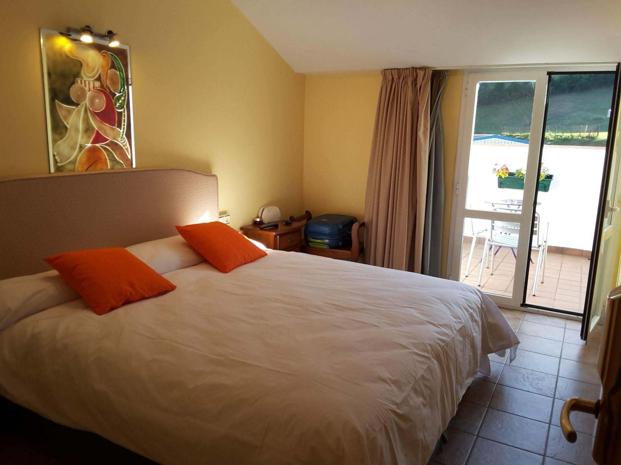 Hostal Jai Alai Leitza  Buitenkant foto